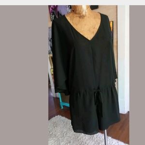 Alice & trixie black flutter sleeve romper large
